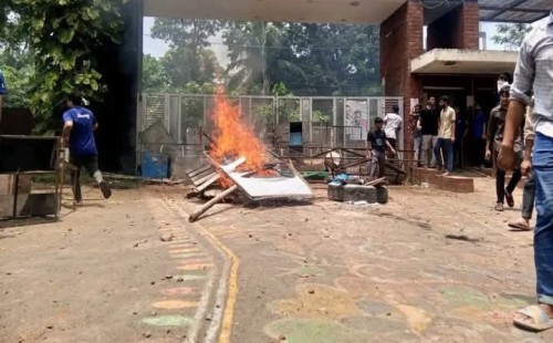ডুয়েটে নতুন ভিসিকে ঘিরে সংঘর্ষ, পুলিশ-সাংবাদিকসহ আহত অন্তত ১০