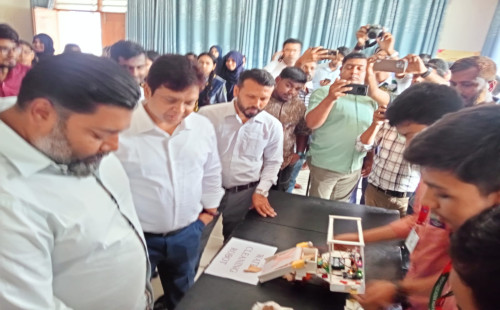 গাজীপুরে বিজ্ঞান ও উদ্ভাবন মেলায় ক্ষুদে বিজ্ঞানীদের সৃজনশীলতার ঝলক, এমপি রনির প্রশংসা